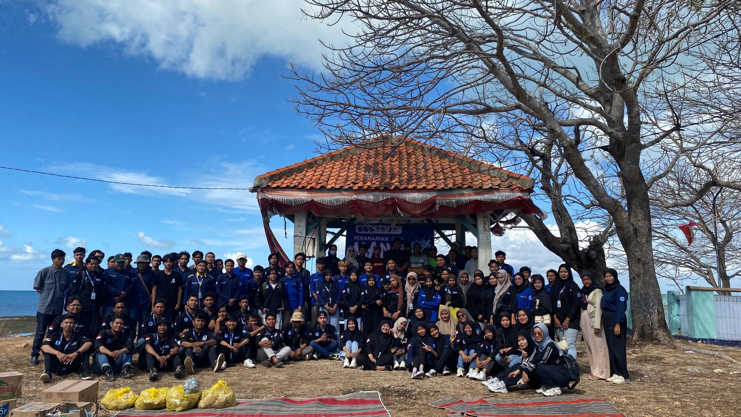 “Peduli Lingkungan, BEM Fakultas Teknik Tanam 1.000 Mangrove dalam Rangkaian Engineering Week”