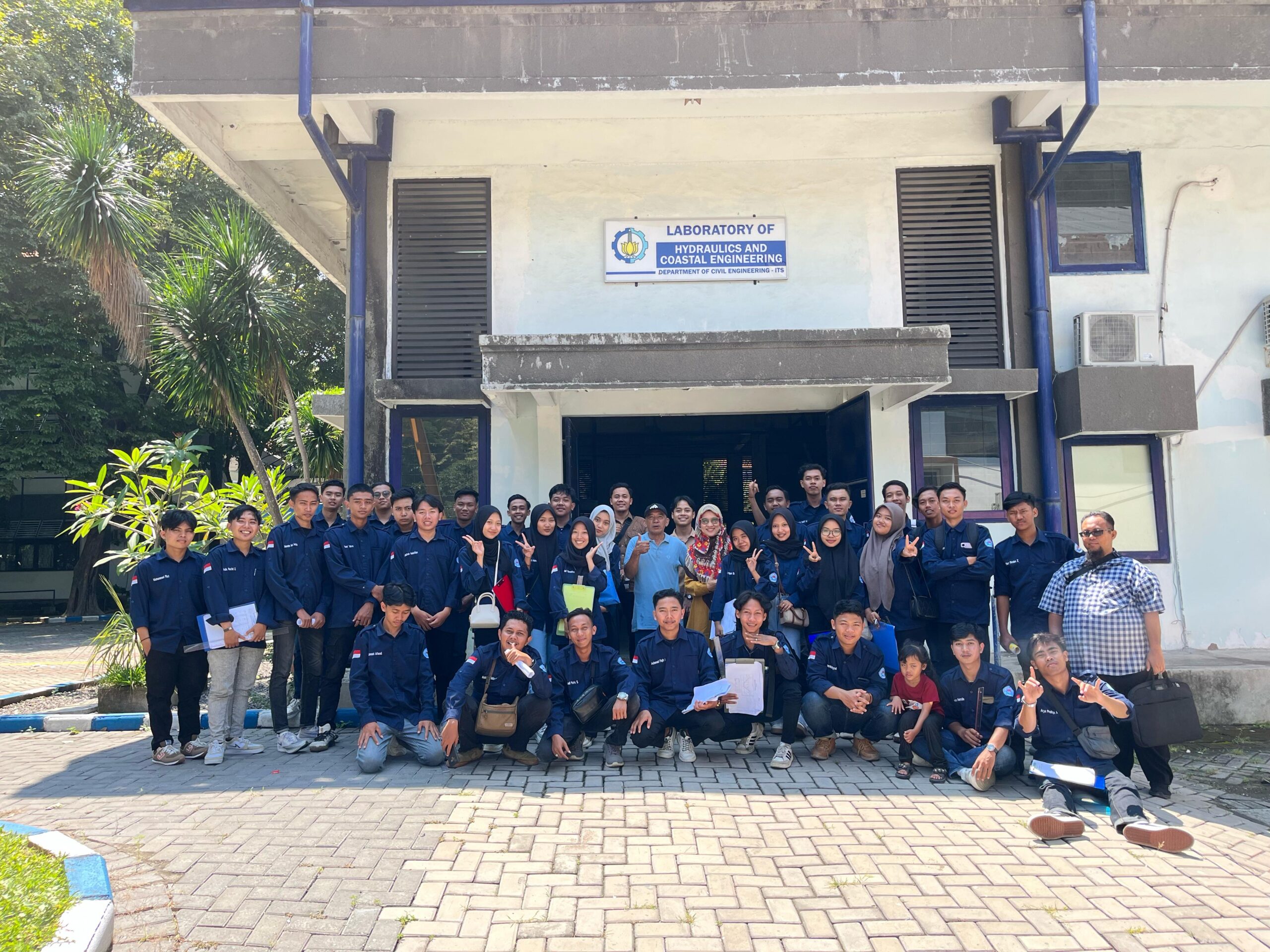 Mahasiswa Teknik Sipil Universitas Wiraraja Ikuti Praktikum Hidrolika di ITS Surabaya